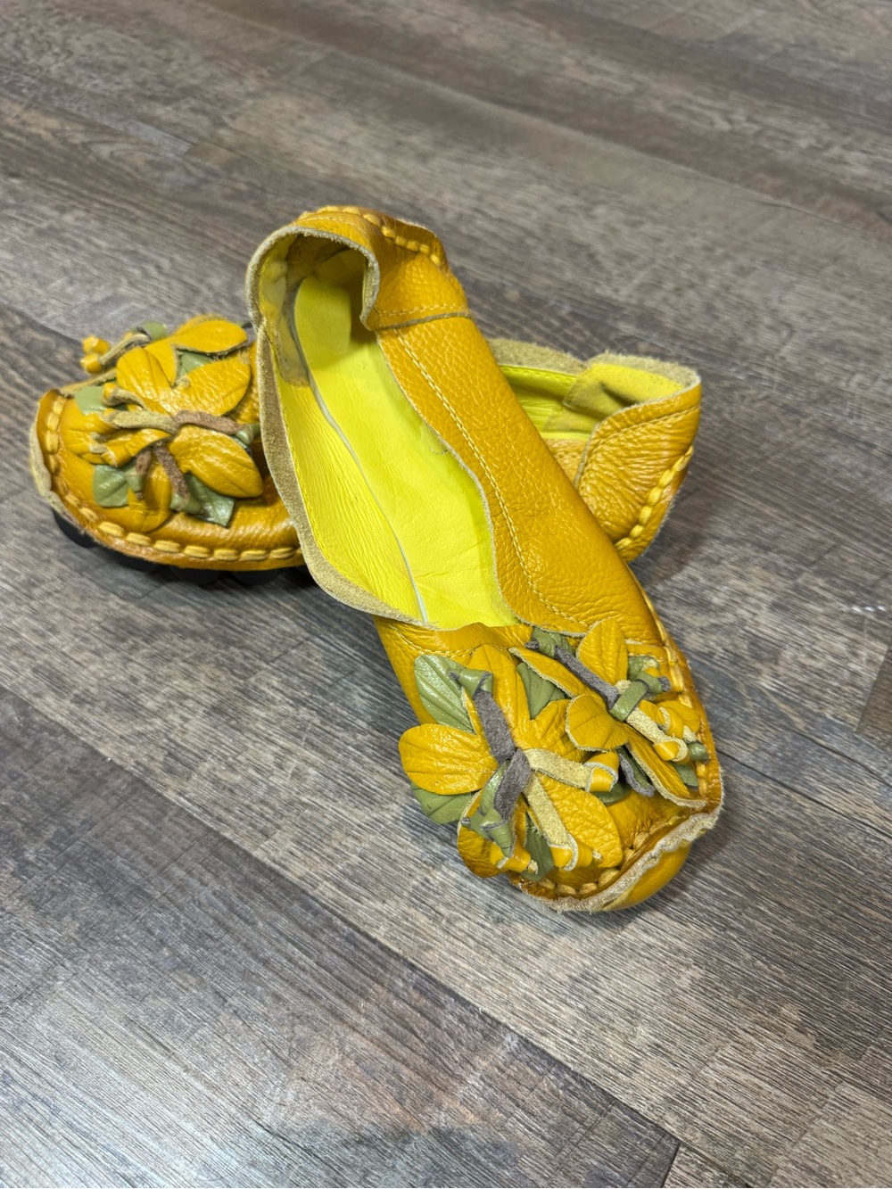 Socofy Yellow Floral Appliqué Soft Leather Women's Flats SZ 8 - Picture 2 of 13